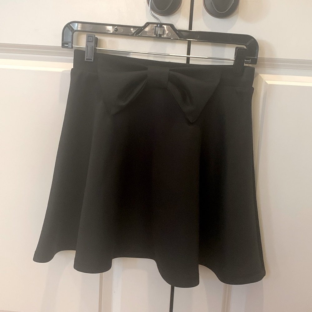 Black skirt- size Small: Brand rue21